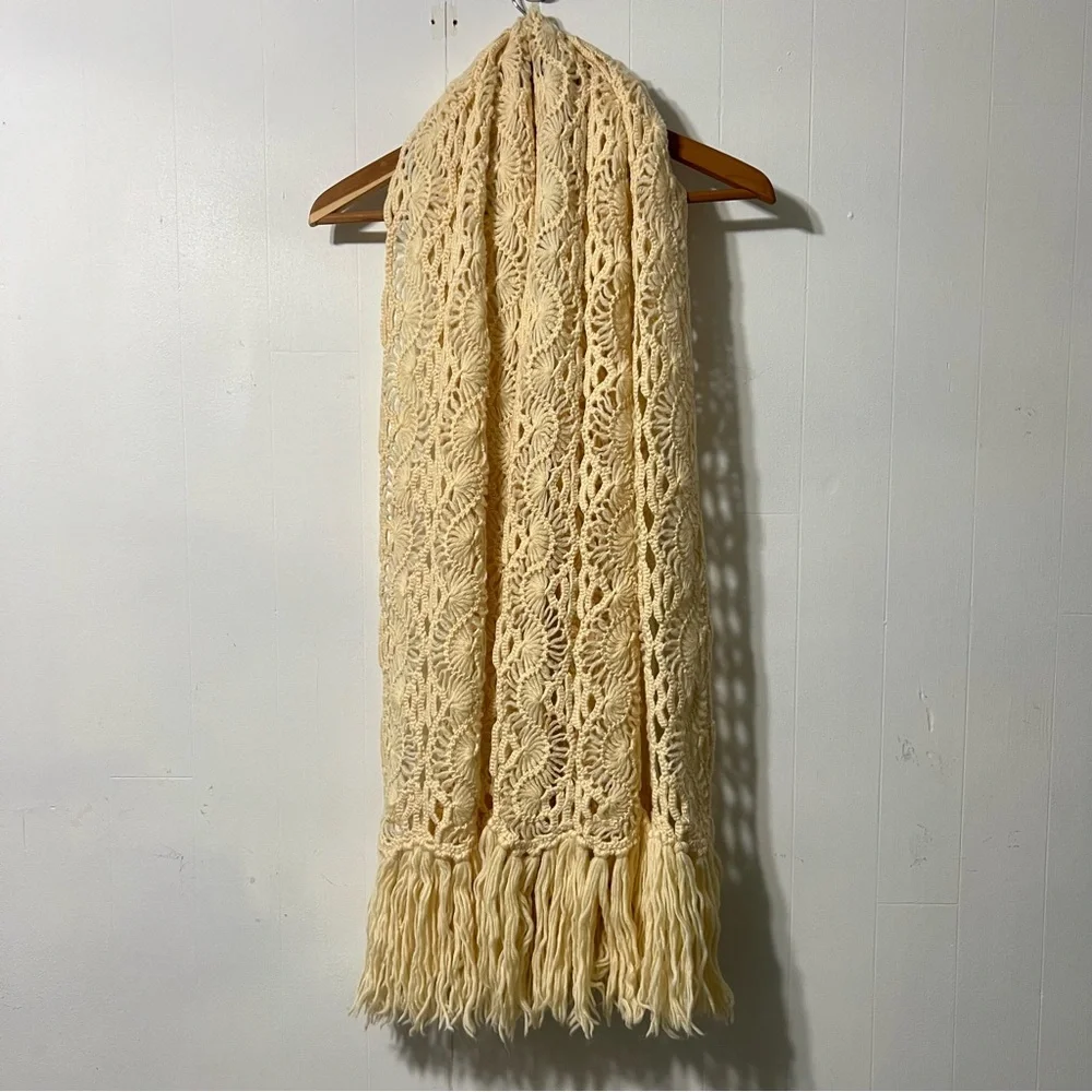 Vintage 80’s Grannnycore Cottagecore Boho Cozy Cream Crochet Knit Blanket Scarf